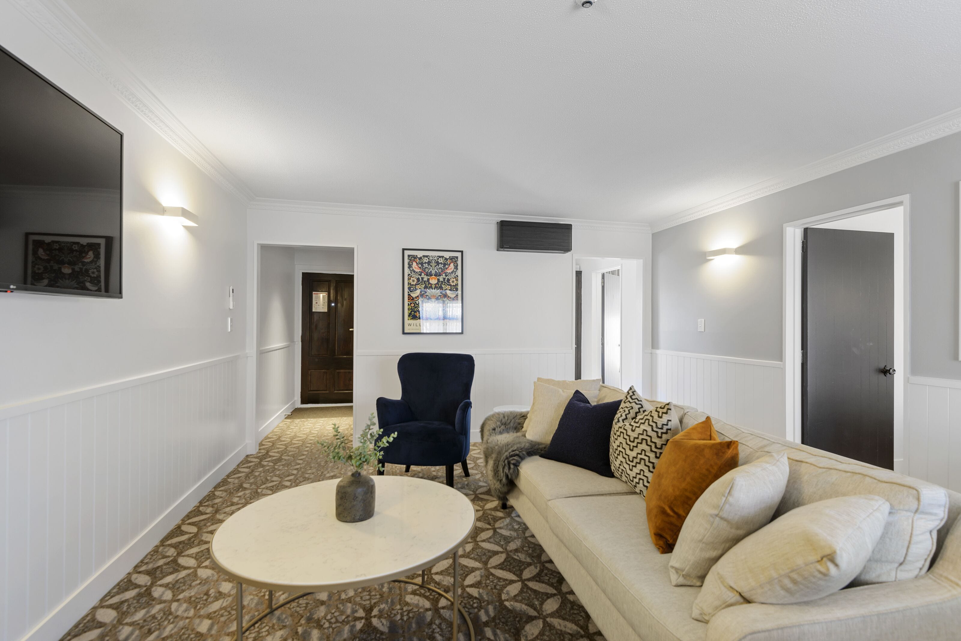 executive suite, 2 bedrooms | 1 bedroom, iron/ironing board, free wifi, bed sheets