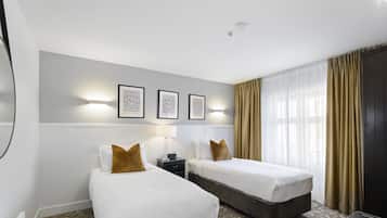 Suite Eksekutif, 2 kamar tidur | 1 kamar tidur, setrika/meja setrika, Wi-Fi gratis, dan seprai linen