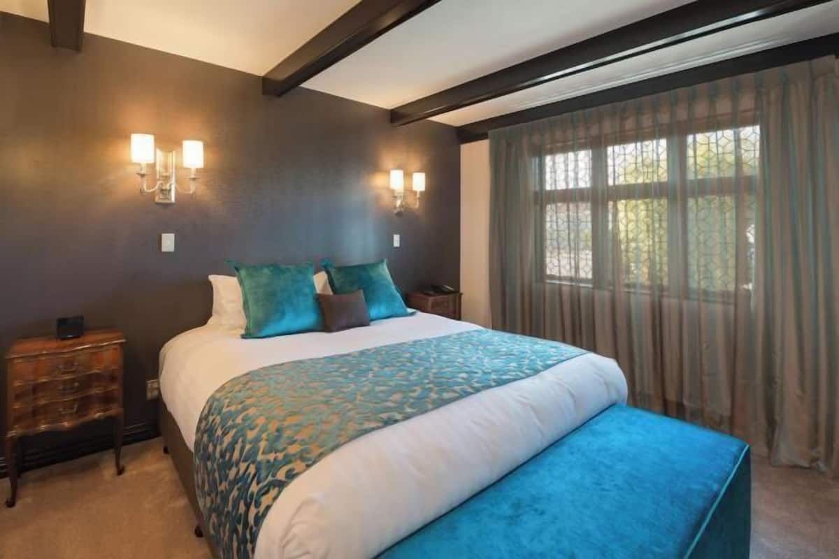 1 slaapkamer, een strijkplank/strijkijzer, gratis wifi, beddengoed