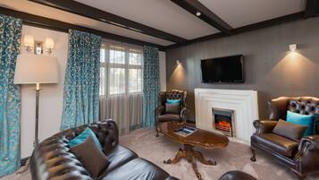 Royal suite | Woonruimte | Een 40-inch televisie met digitale zenders