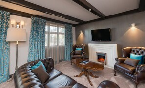 Royal-Suite | Wohnbereich | 40-Zoll-Fernseher mit Digitalempfang