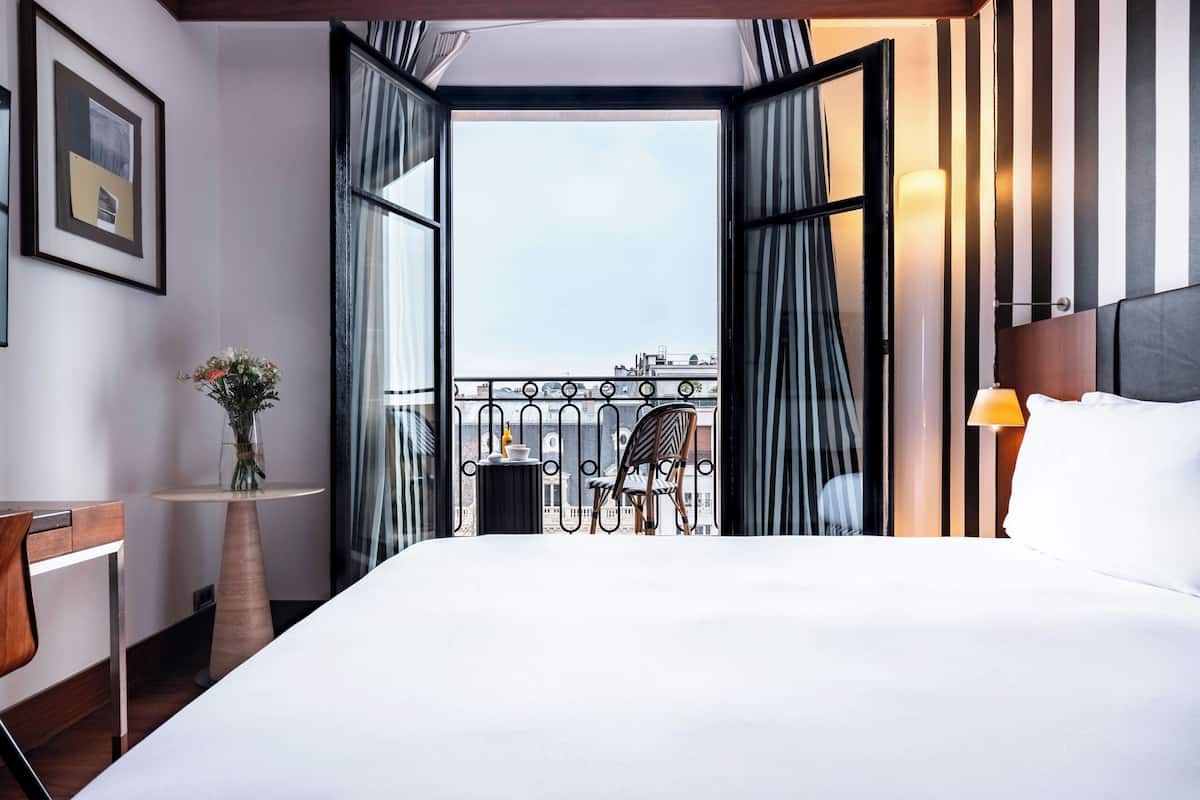 Chambre Prestige - Balcon - Arc de Triomphe | Sengetøy av topp kvalitet, dundyner og minibarvarer (inkludert)