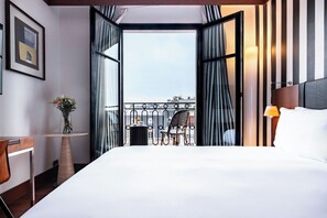 Chambre Prestige - Balcon - Arc de Triomphe | 1 غرفة نوم وأغطية فراش متميزة وألحفة محشوة بالريش