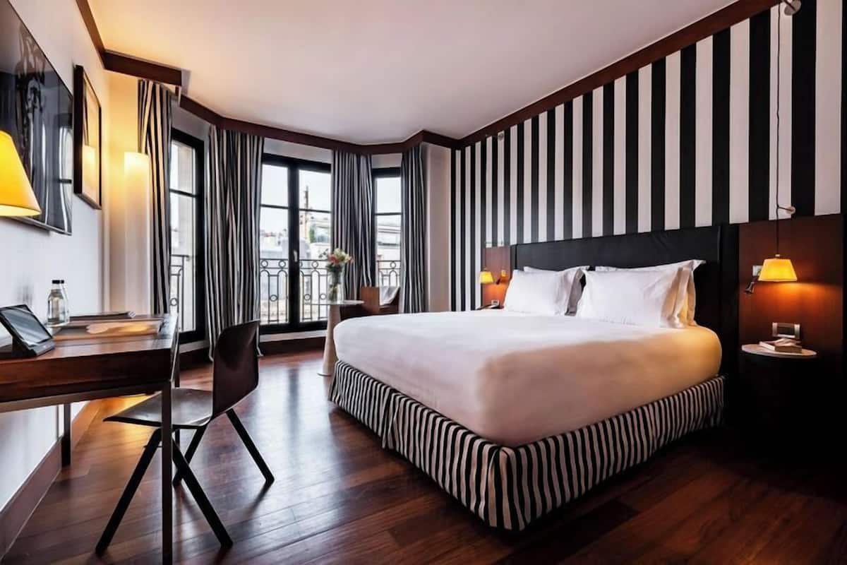Chambre Prestige - Arc de Triomphe | Sengetøy av topp kvalitet, dundyner og minibarvarer (inkludert)