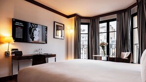 Chambre Prestige - Arc de Triomphe | 高級寝具、羽毛の掛け布団、ミニバーのアイテム (無料)、セーフティボックス (室内)