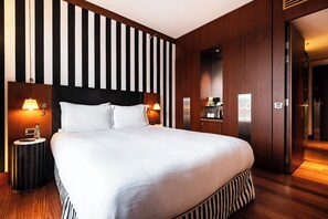 Chambre Prestige - Balcon - Arc de Triomphe | 1 間臥室、高級寢具、羽絨被、免費迷你吧物品