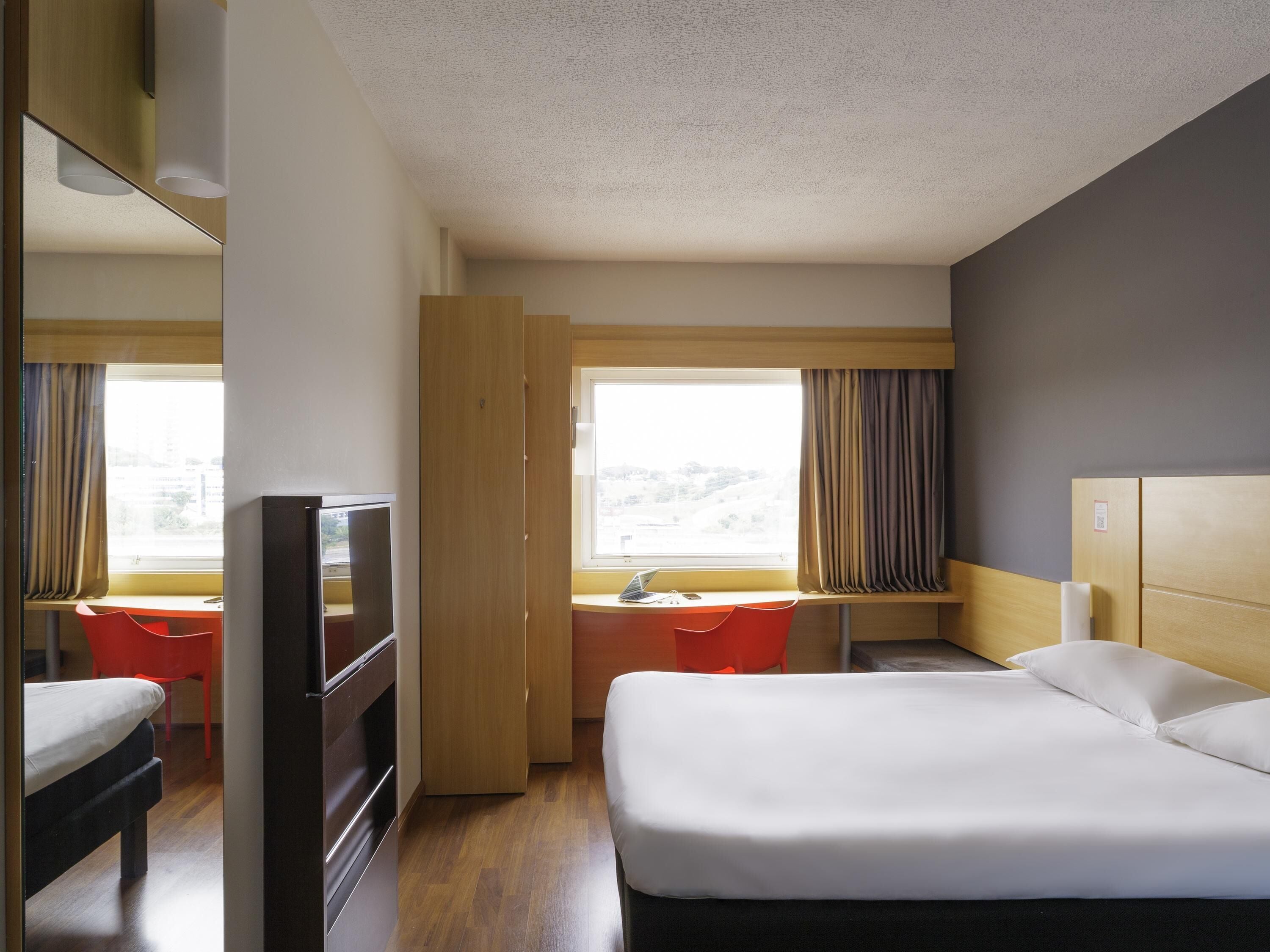 스탠다드룸, 더블침대 1개 | 미니바, 객실 내 금고, 책상, 암막 커튼