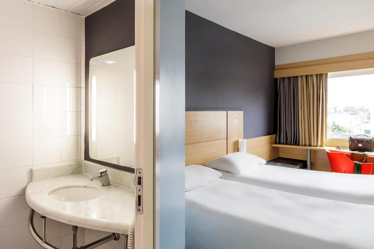 Standard Room, 2 Single Beds | Minibar, in-room safe, desk, blackout curtains