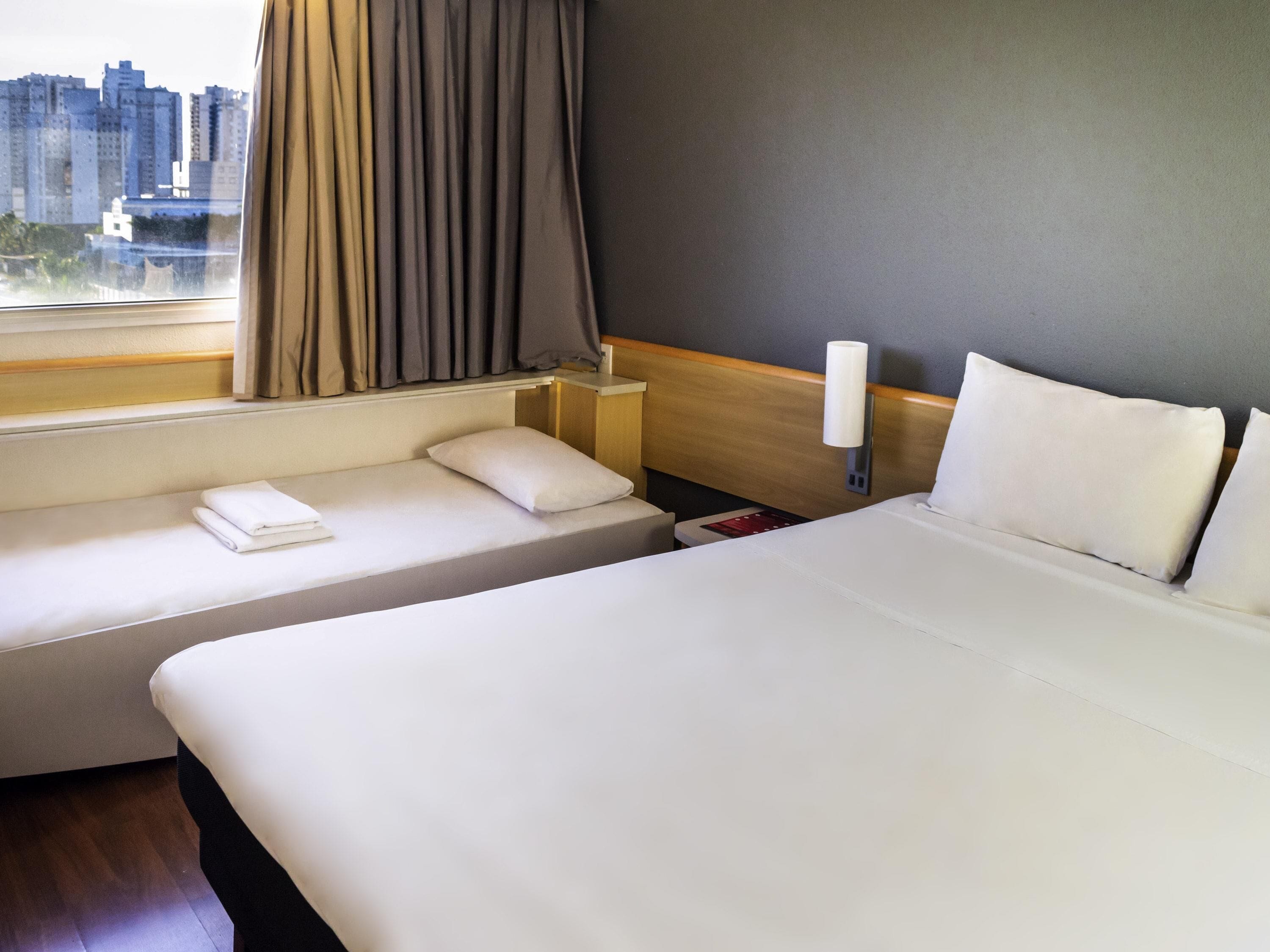 스탠다드룸, 침대(여러 개) | 미니바, 객실 내 금고, 책상, 암막 커튼