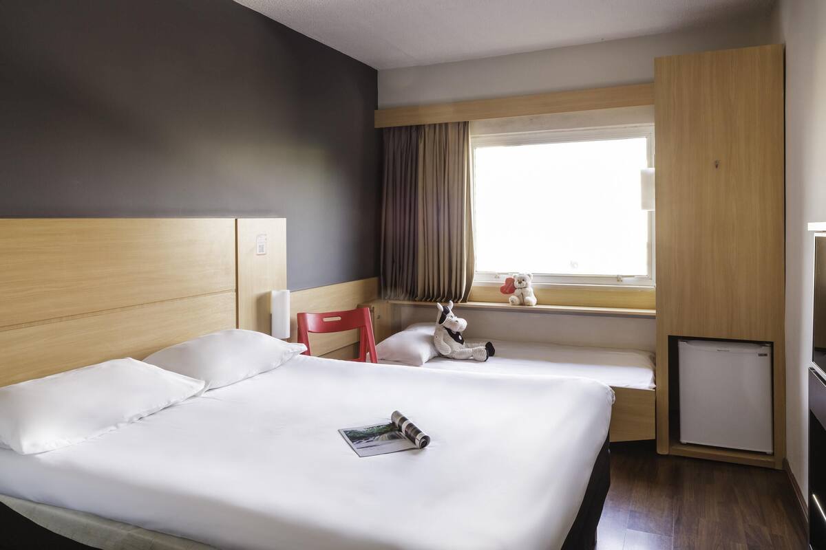 Standard Room, Multiple Beds | Minibar, in-room safe, desk, blackout curtains