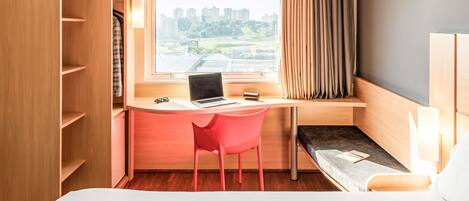 Standard Room, 1 Double Bed | Minibar, in-room safe, desk, blackout drapes