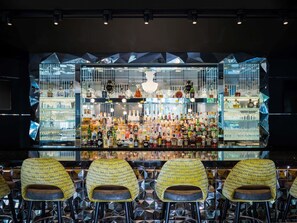 Bar (on property) - Sofitel Chicago Magnificent Mile (Chicago)