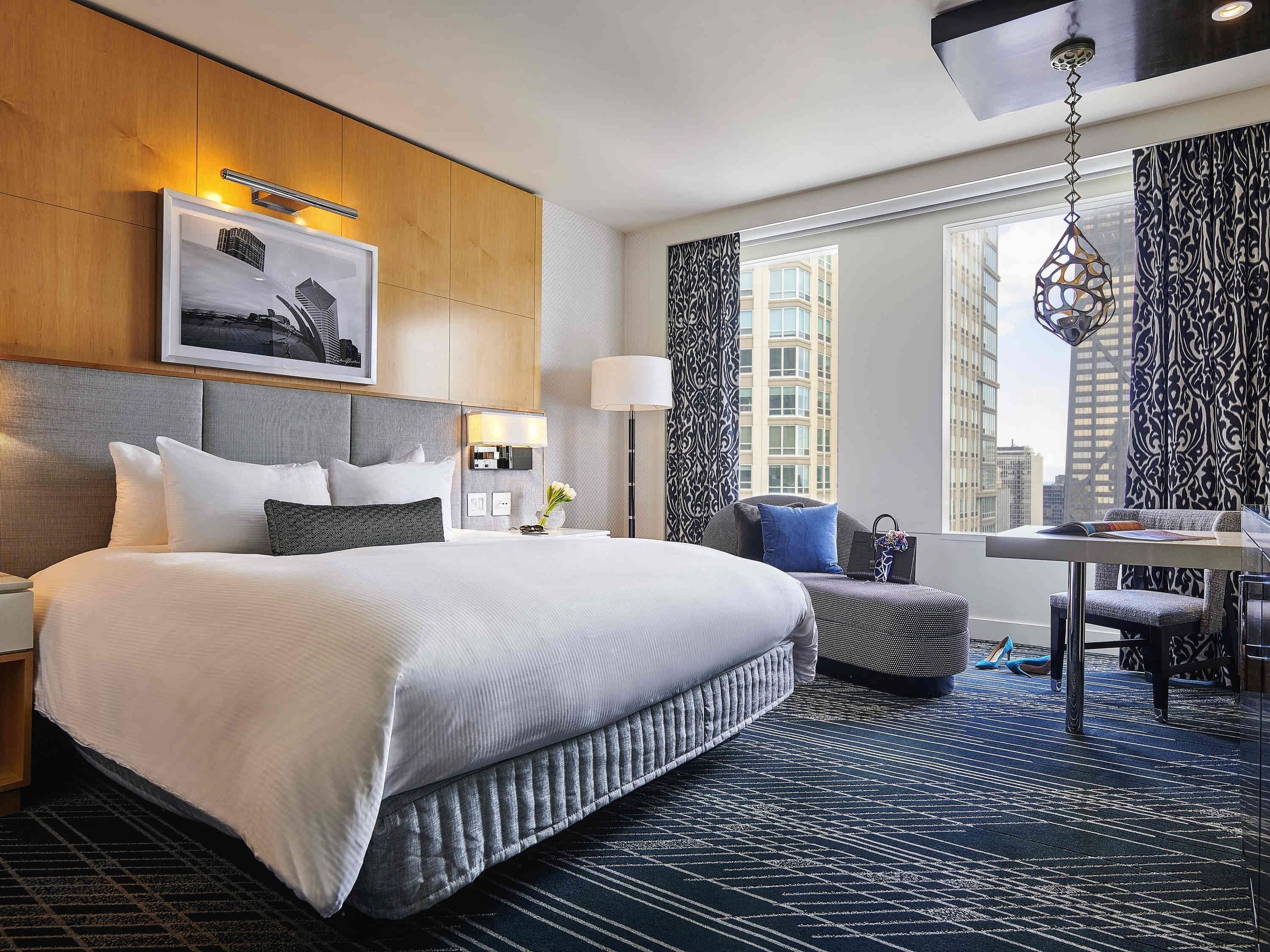 Superior kamer, 1 kingsize bed (Floors 11-21) | Luxe beddengoed, een kluis op de kamer, individueel gedecoreerd