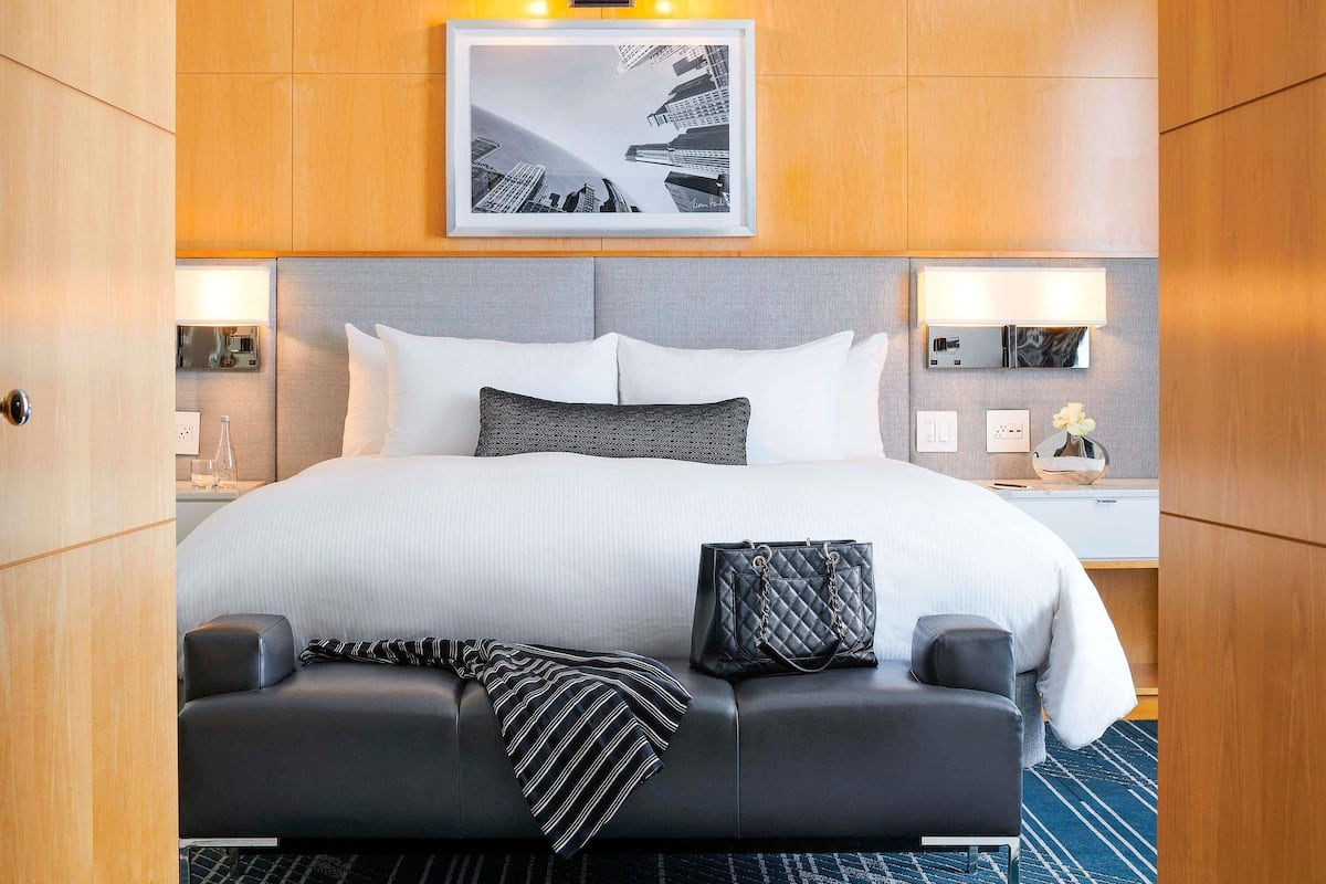 Suite, 1 trÚs grand lit et 1 canapé-lit, en angle