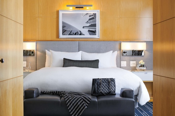 Suite, 1 slaapkamer, op de hoek (Prestige) | Luxe beddengoed, een kluis op de kamer, een bureau, een laptopwerkplek