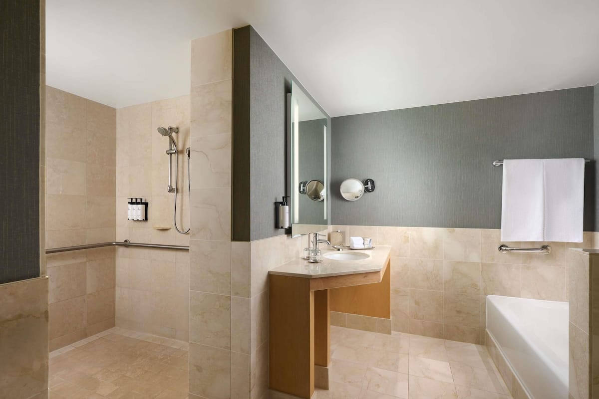 Junior Suite, 1 King Bed, Roll-in Shower and Accessible Tub | Accessible bathroom