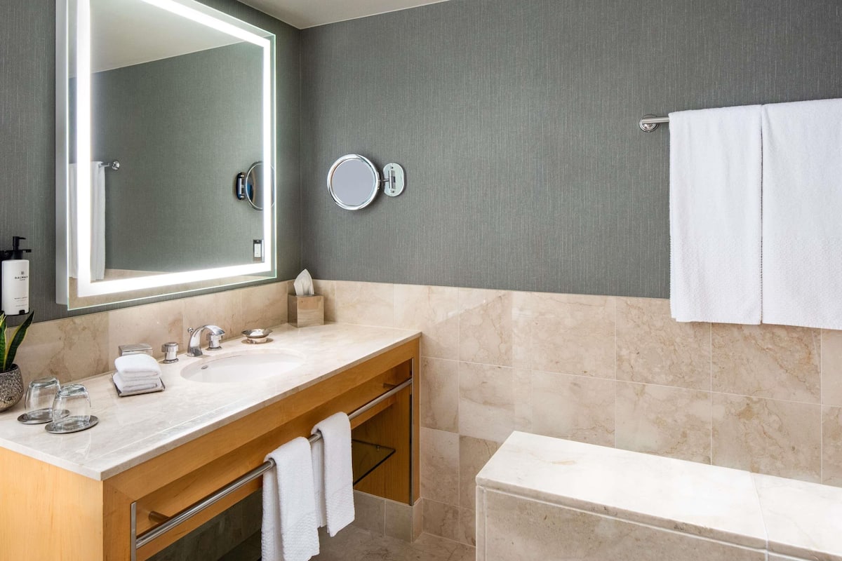 Junior Suite, 1 King Bed with Sofa bed | Bathroom | Separate tub and shower, designer toiletries, hair dryer, bathrobes