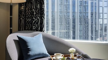 Junior Suite, 1 King Bed with Sofa bed, Accessible | Living area