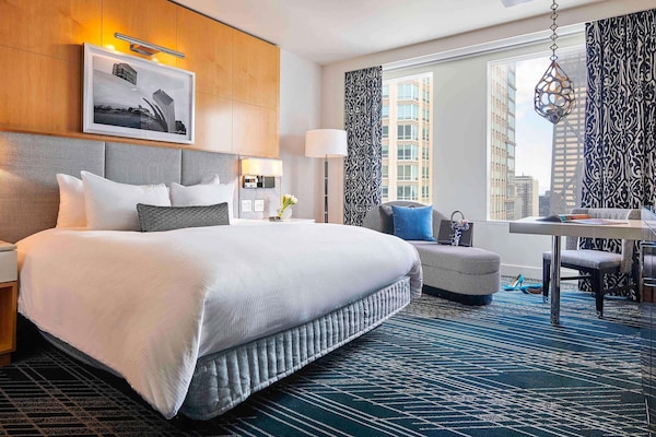 Luxe beddengoed, een kluis op de kamer, individueel gedecoreerd