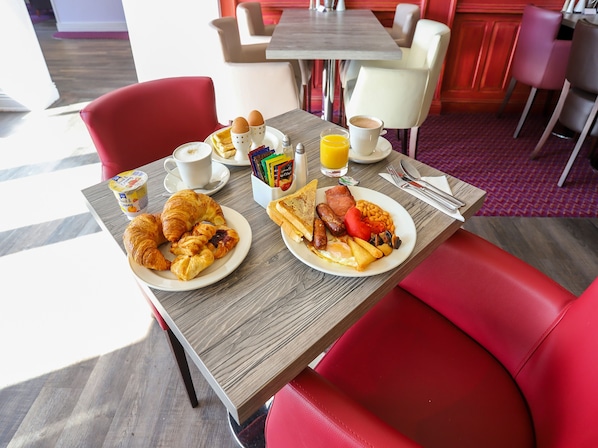 Petit déjeuner anglais (9.95 GBP par personne)