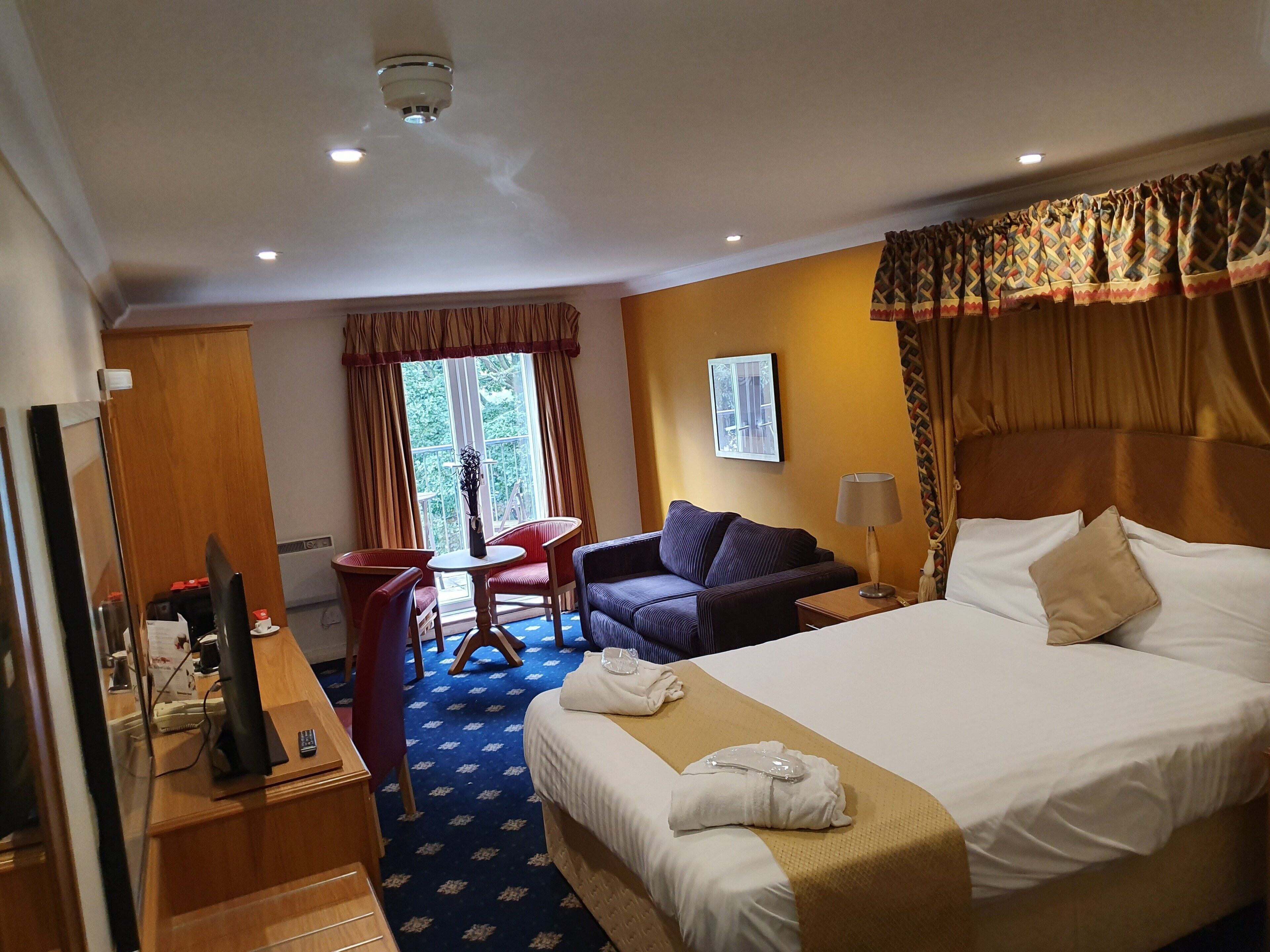executive double room, 1 double bed | down duvets, in-room safe, desk, laptop workspace