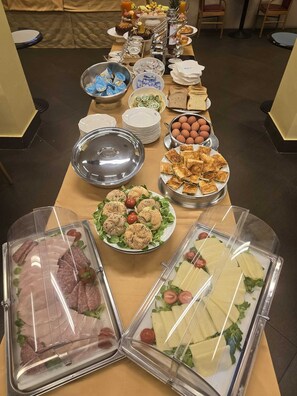 Daily buffet breakfast (EUR 12.00 per person)