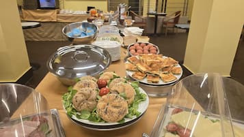 Daily buffet breakfast for a fee