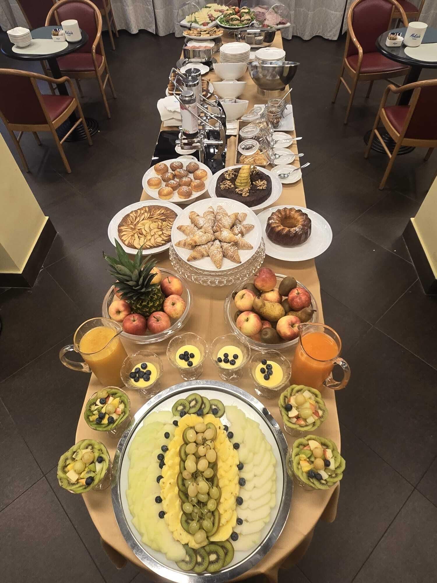 每日供应自助式早餐（每人 EUR 12.00）