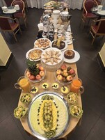 Daily buffet breakfast for a fee