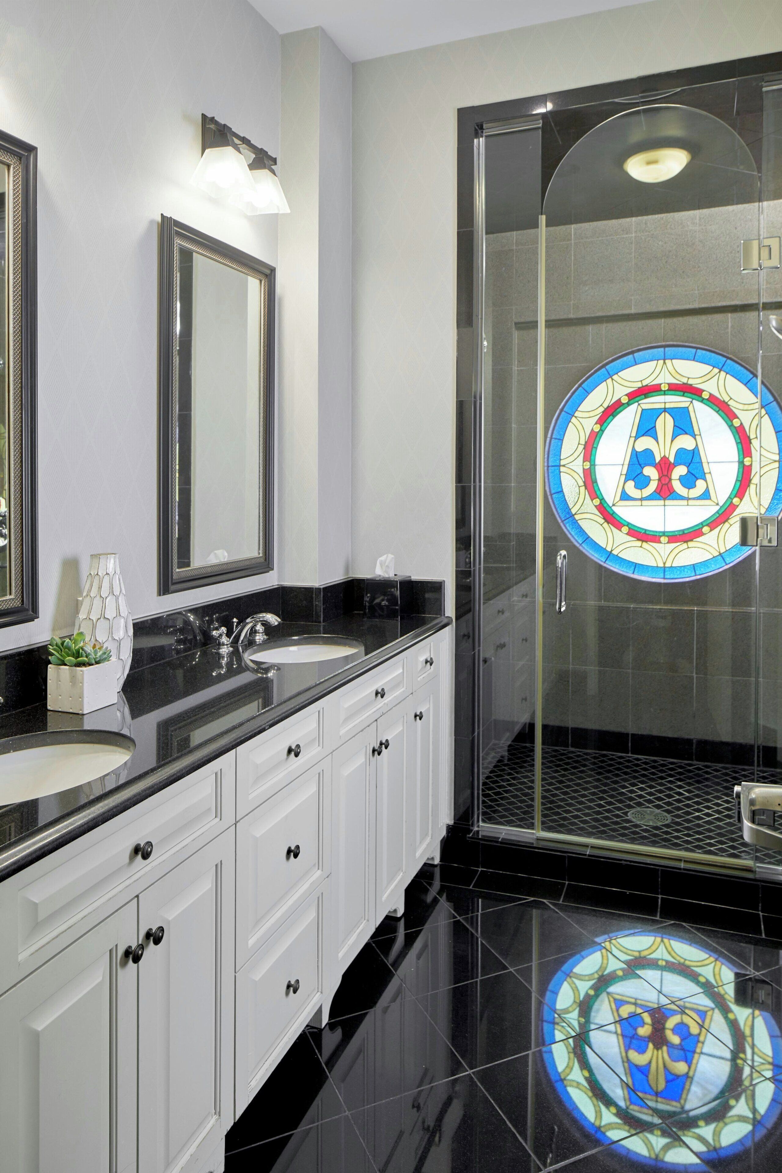 combined shower/bathtub, free toiletries, hair dryer, towels