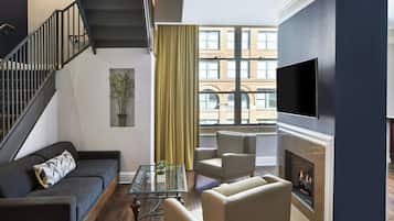 TV de tela plana, console de videogame, filmes pagos