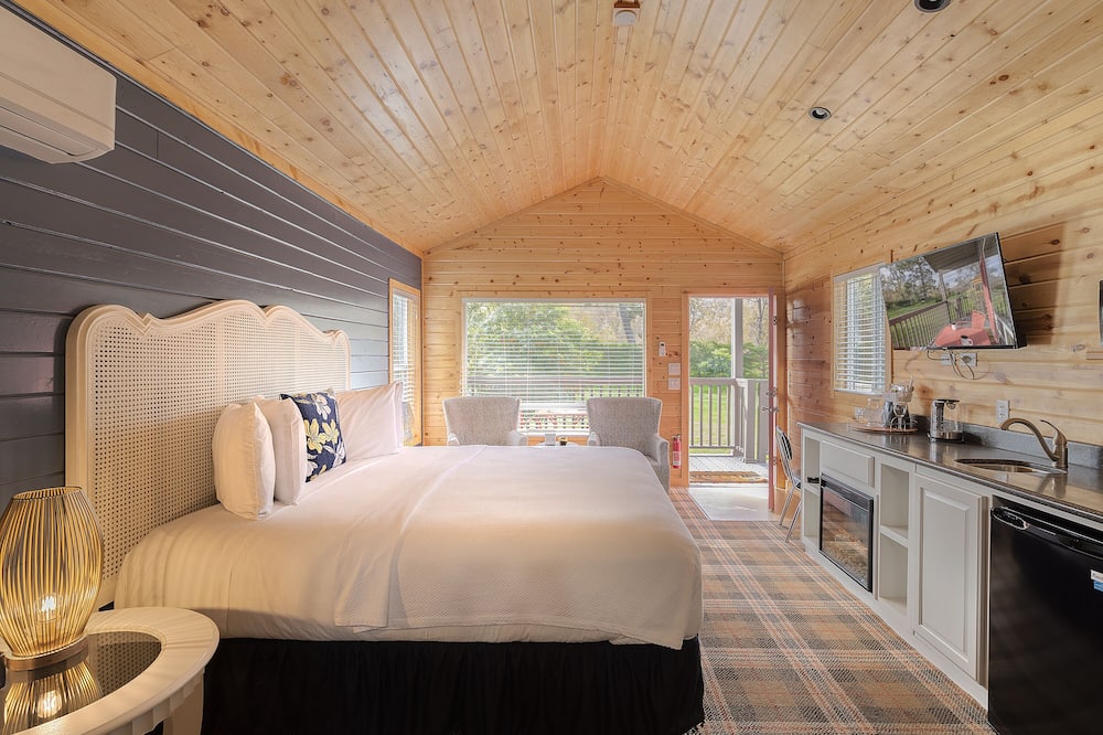 Carmel River Inn & Cottages