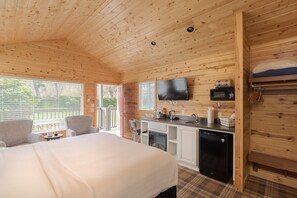 Studio Cottage with Wet Bar Two Beds