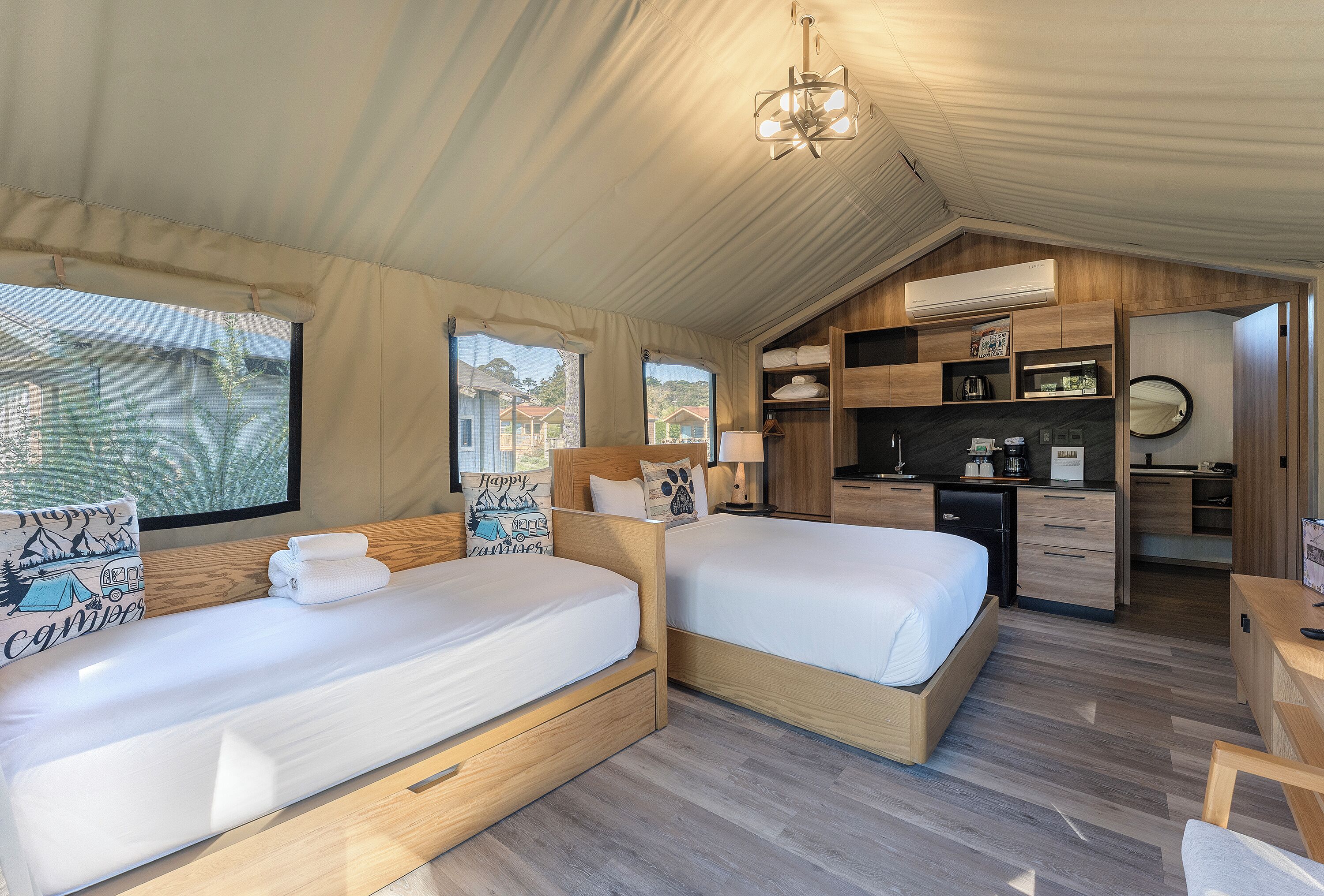 Barraca superluxo | Frigobar, individualmente decorados, individualmente mobiliados