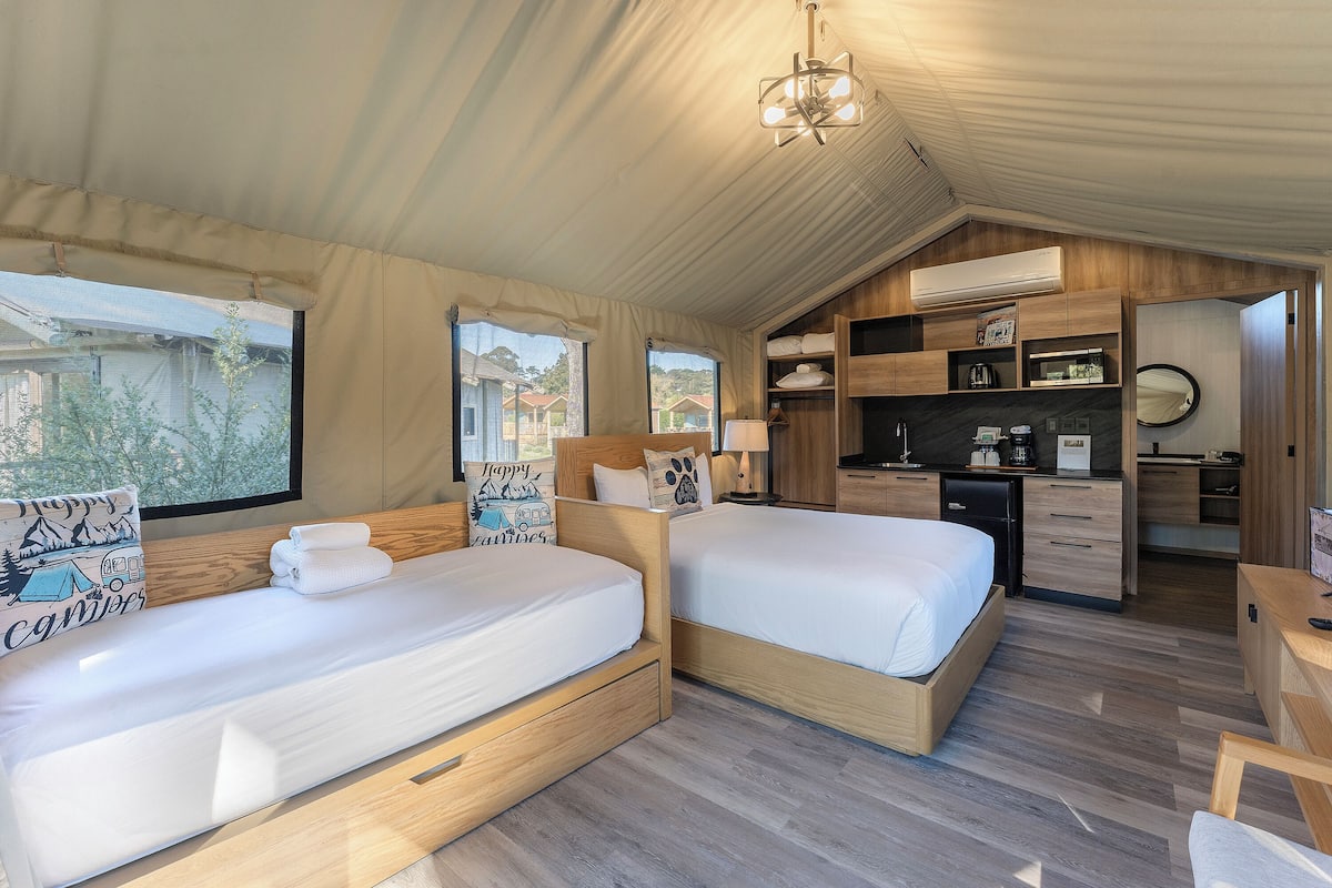 Barraca superluxo | Frigobar, individualmente decorados, individualmente mobiliados