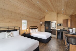Studio Cottage with Wet Bar Two Beds | 迷你吧、獨特設計、獨特裝修、手提電腦工作空間