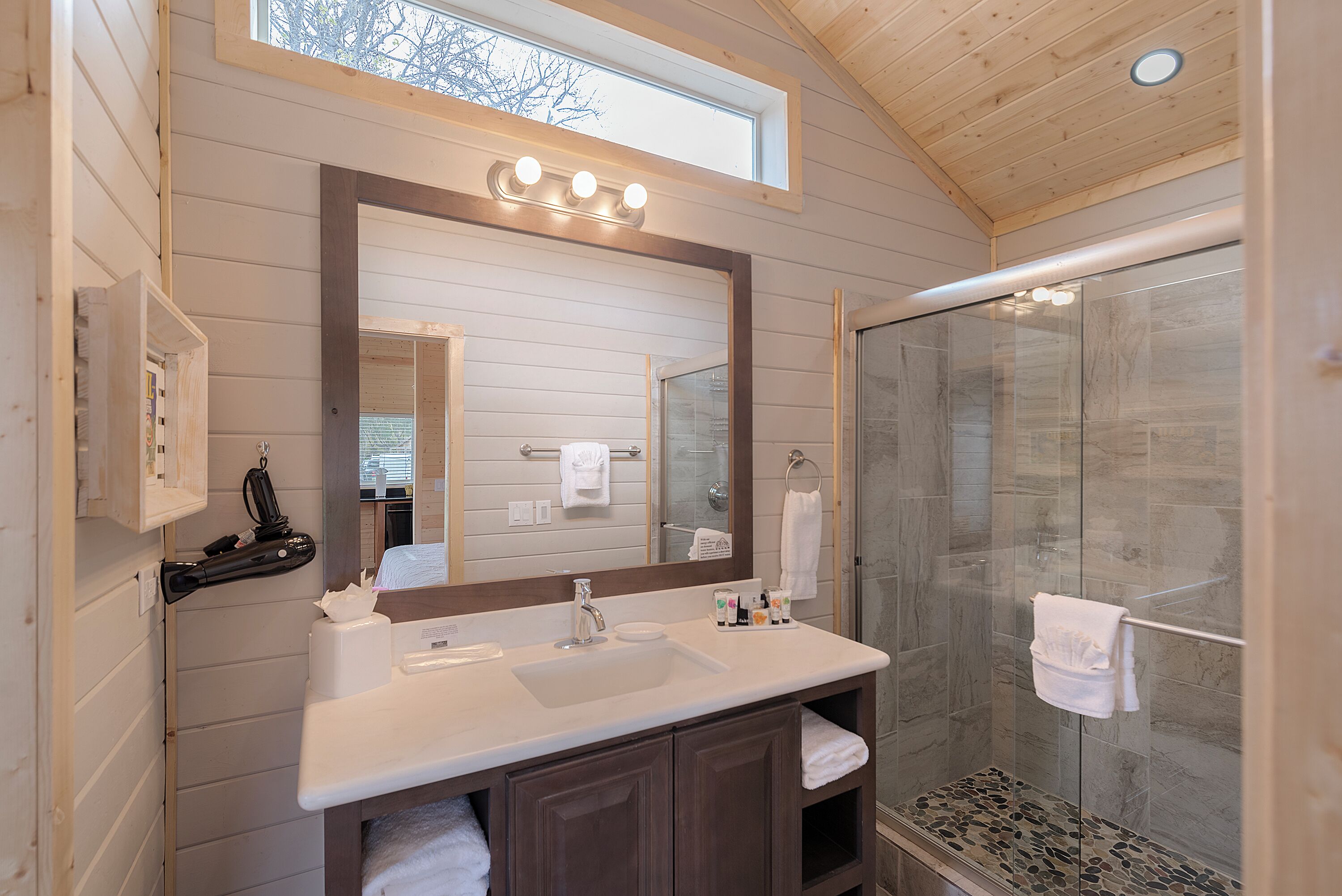 Shower, free toiletries, hair dryer, towels