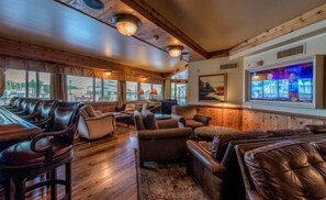 Lobby lounge