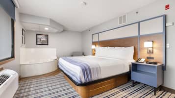 高级套房, 1 张特大床, 无烟房 (One-Bedroom) | 办公桌、笔记本电脑工作区、遮光窗帘、隔音