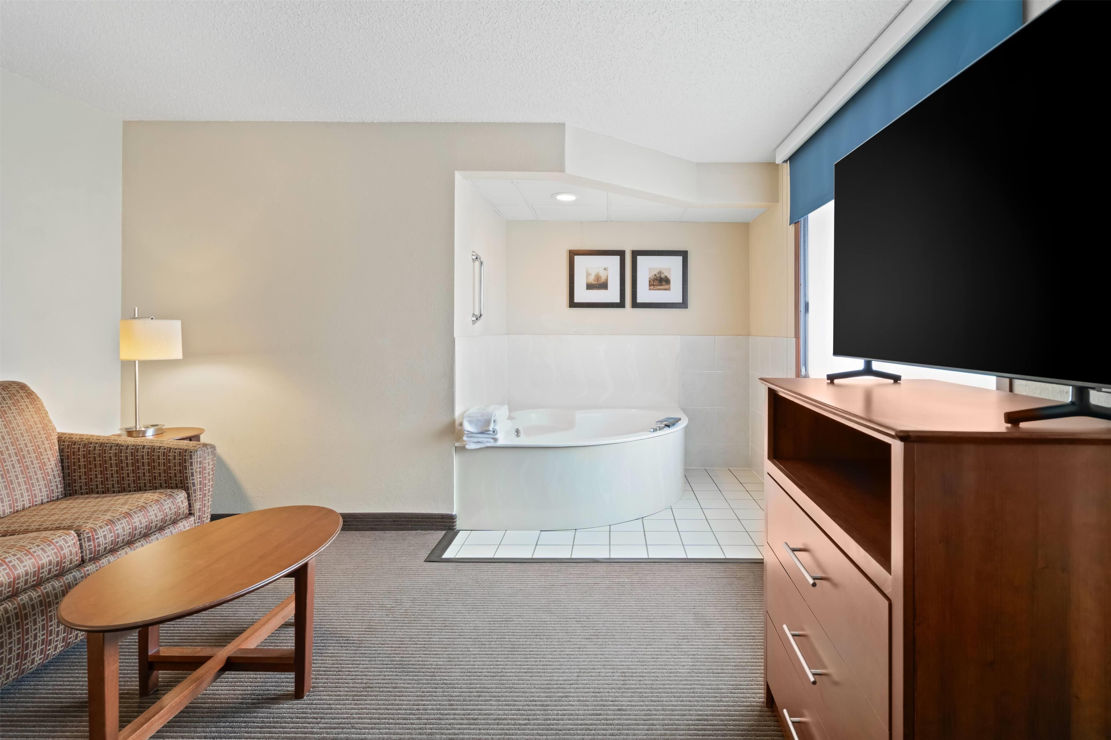 superior suite, 1 king bed, non smoking (one-bedroom) | desk, laptop workspace, blackout curtains, soundproofing