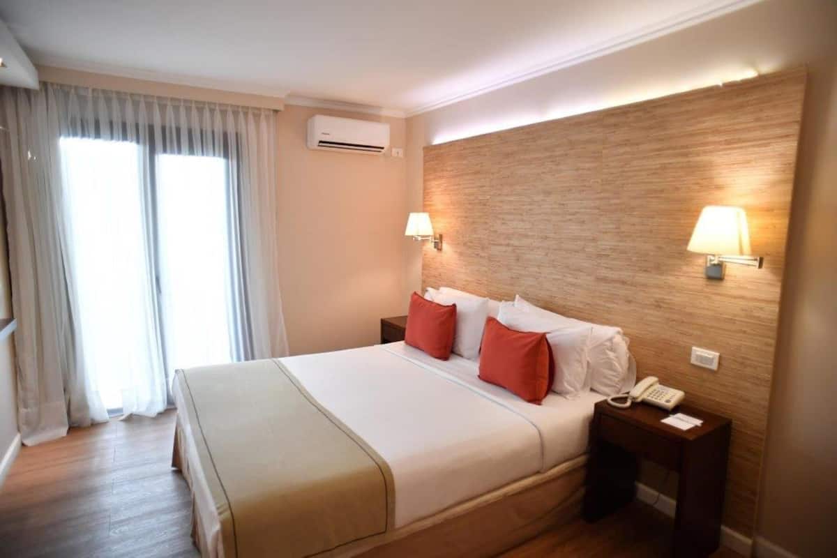 Chambre Standard double | Literie de qualité, lit avec matelas en mousse à mémoire, minibar