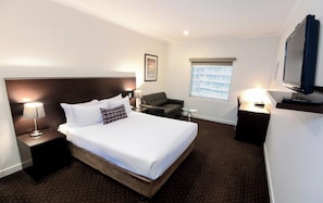 In-room safe, desk, laptop workspace, blackout curtains - Atlantis Hotel, Melbourne (Melbourne)