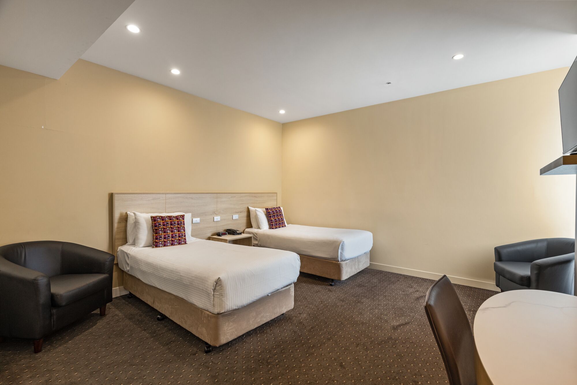 スーペリア ツインルーム | セーフティボックス (室内)、デスク、ノートパソコン用作業スペース、遮光カーテン