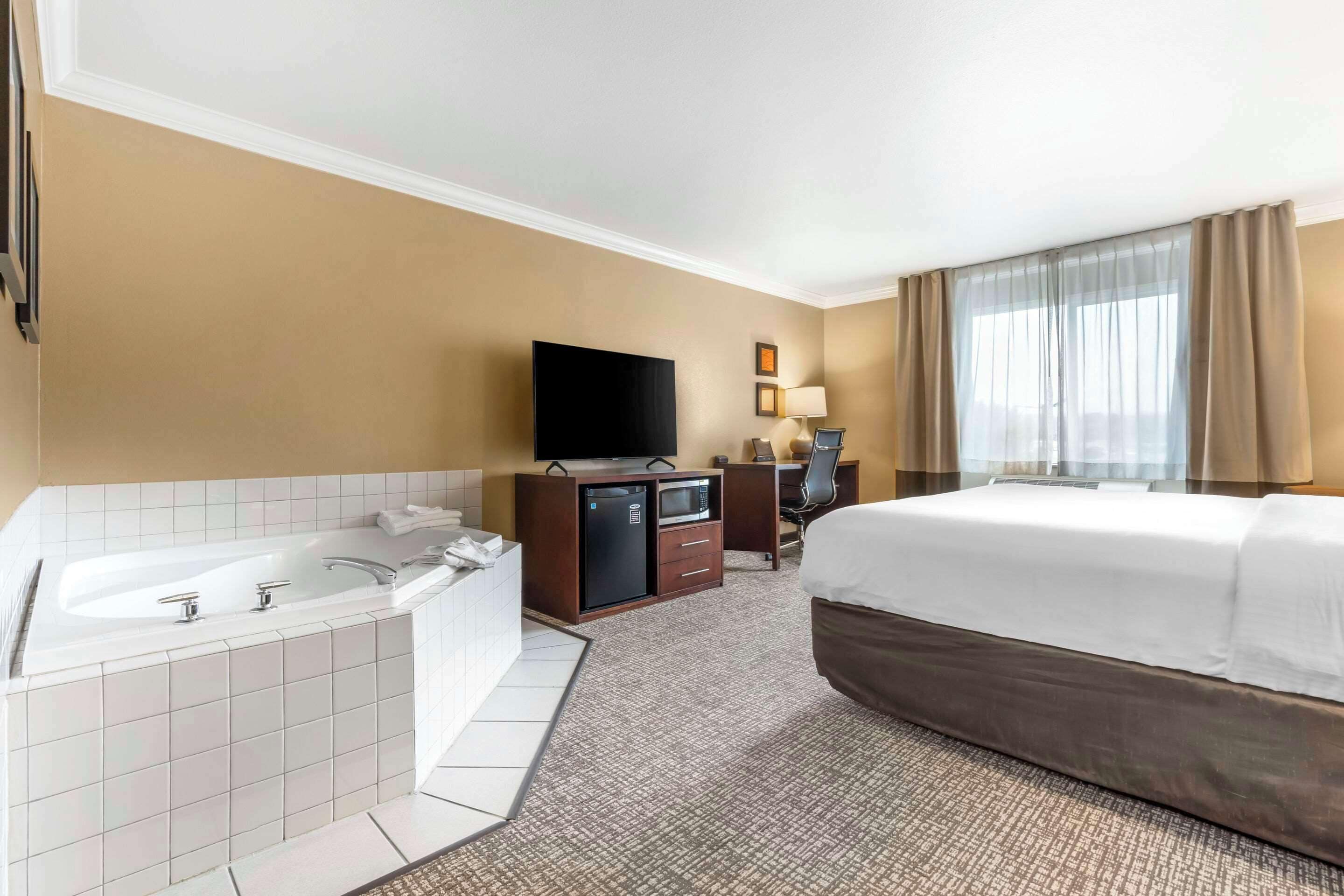 desk, iron/ironing board, rollaway beds, wifi