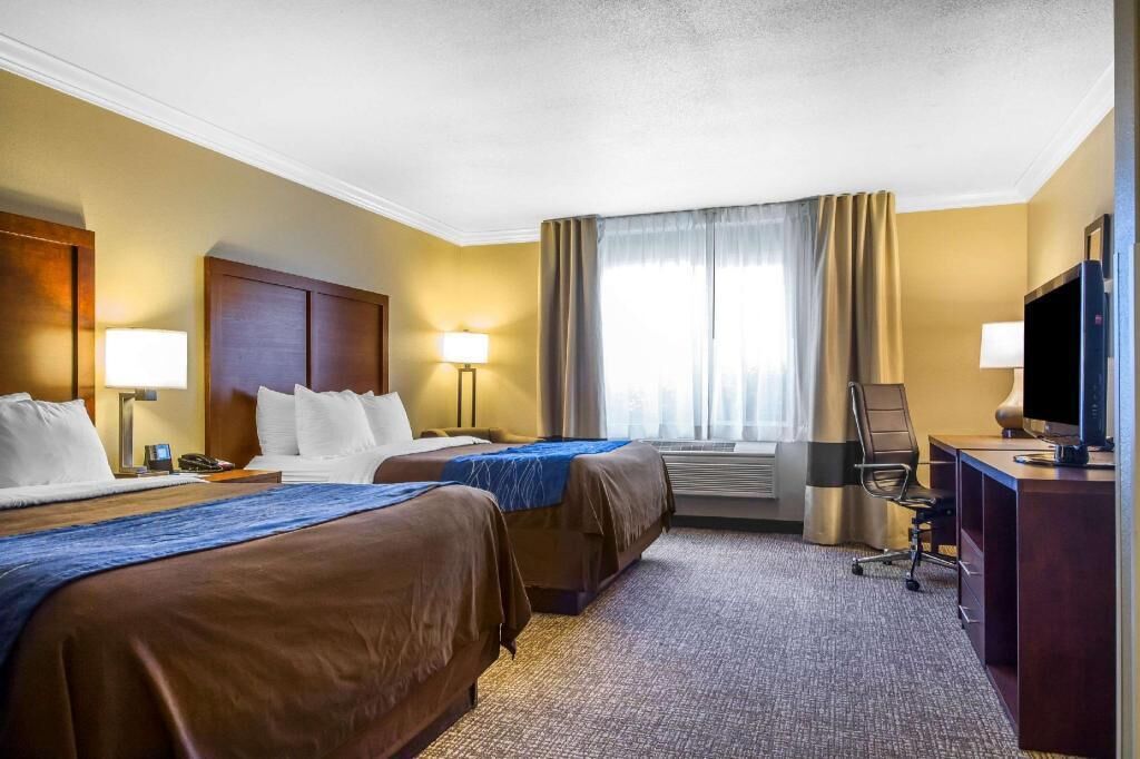 Desk, iron/ironing board, rollaway beds, free WiFi