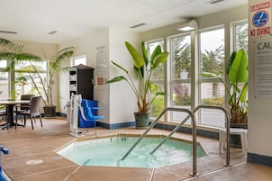 Bañera de hidromasaje cubierta