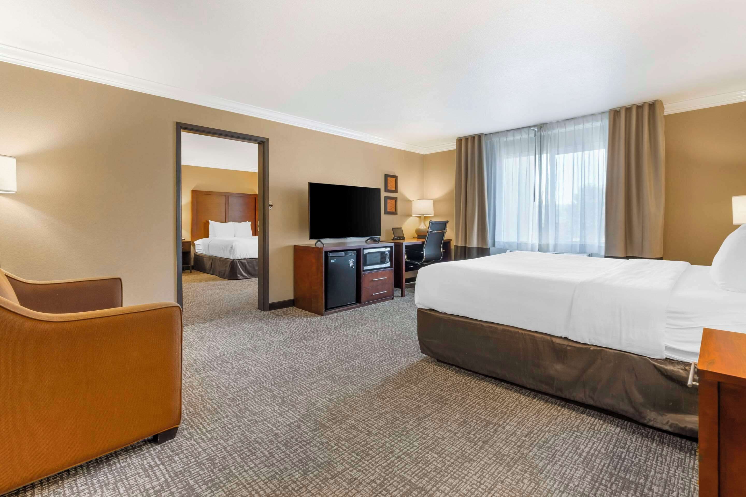 desk, iron/ironing board, rollaway beds, wifi