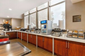Desayuno continental incluido todos los días 