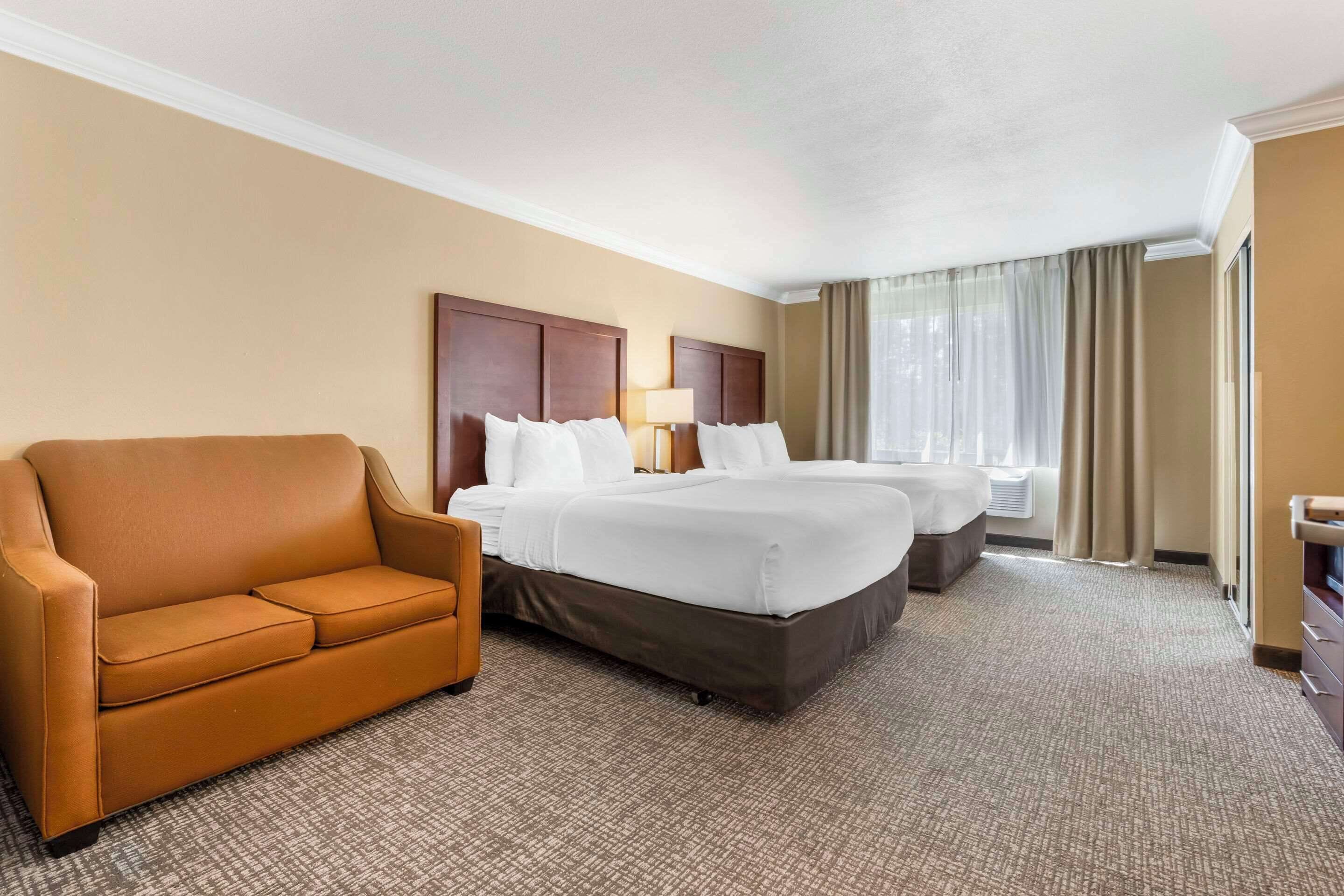 desk, iron/ironing board, rollaway beds, wifi