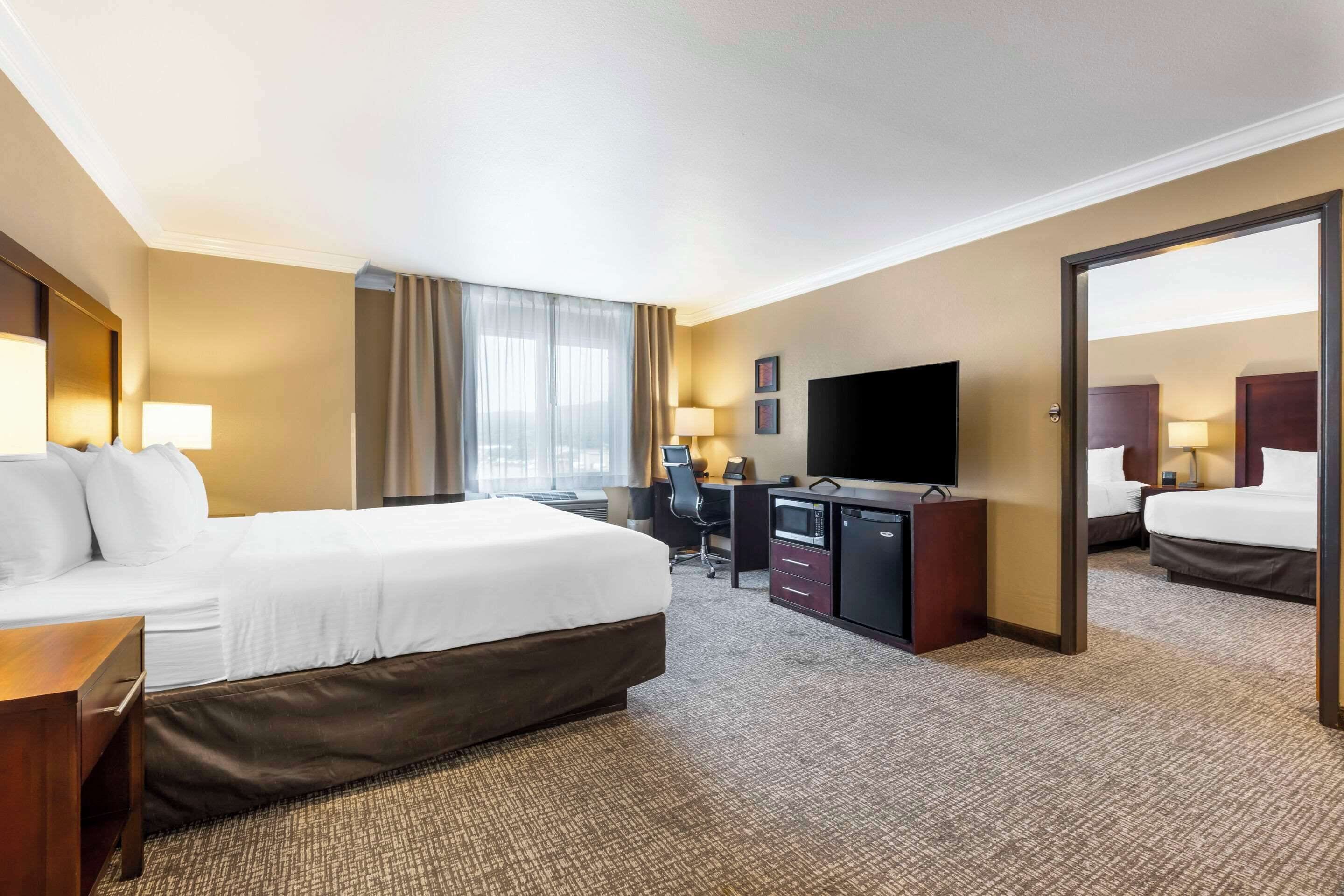 desk, iron/ironing board, rollaway beds, wifi